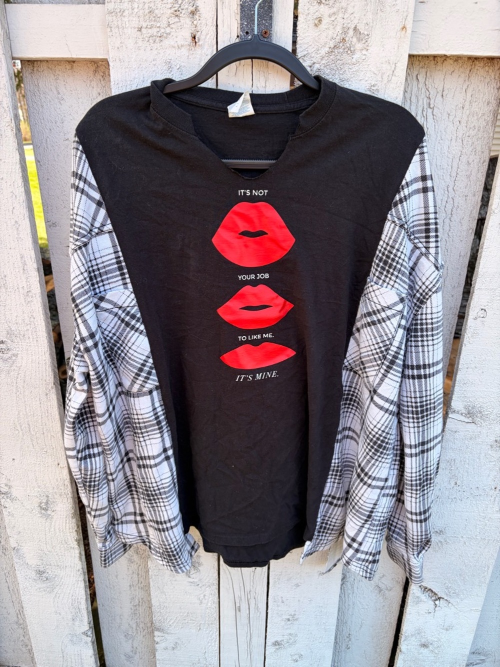 Black Graphic Tee with Red Lip Prints and Plaid Sleeves
